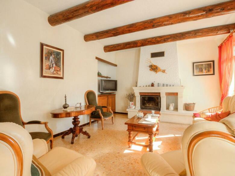 Holiday Home Mas De La Roque Althen Les Paluds