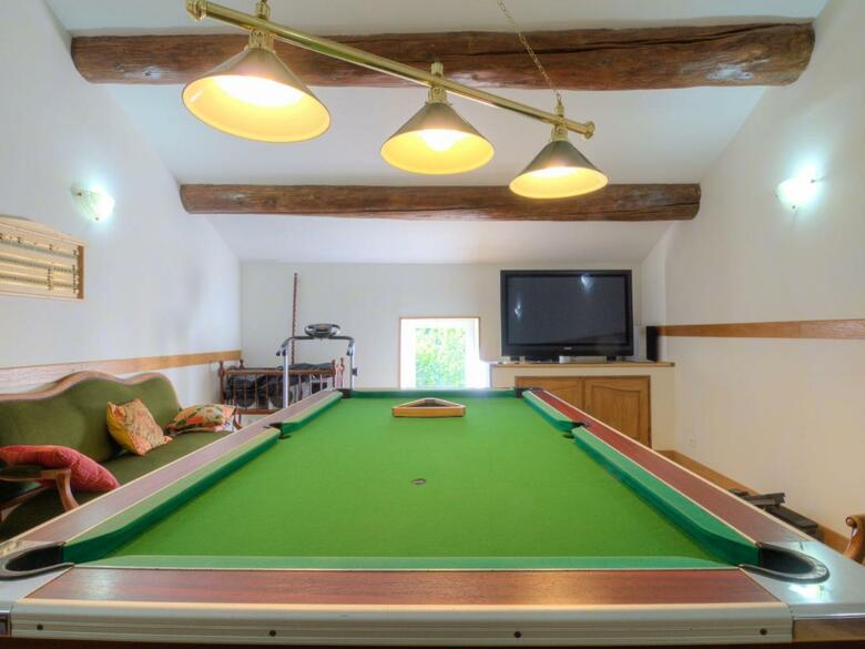 Holiday Home Mas De La Roque Althen Les Paluds