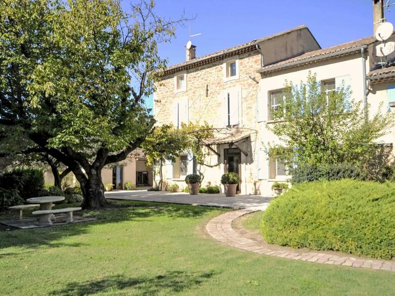 Holiday Home Mas De La Roque Althen Les Paluds