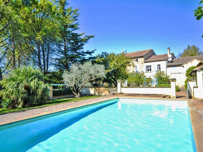 Holiday Home Mas De La Roque Althen Les Paluds