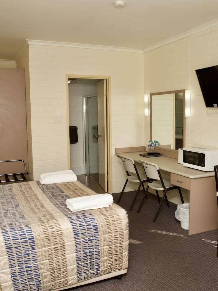 Pioneer Motel