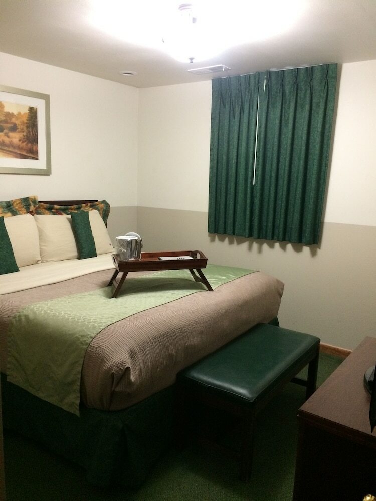 Hotel East Hills Inn And Suites