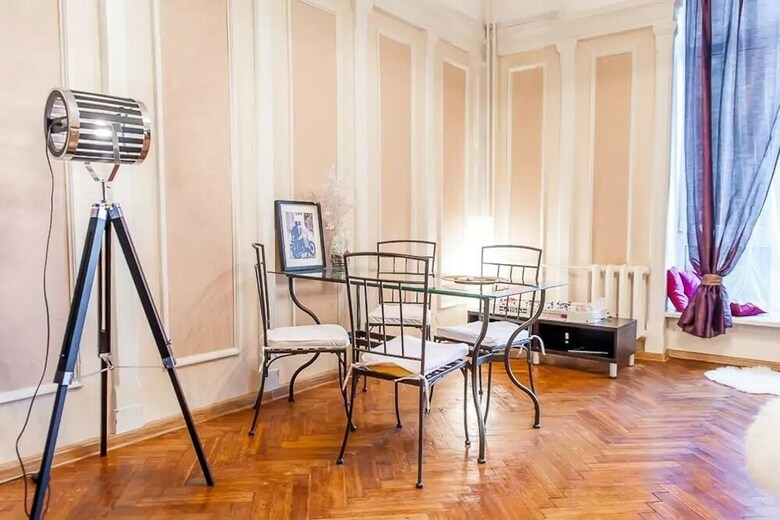 Apartment On Bolshoy Gnezdnikovskiy 10