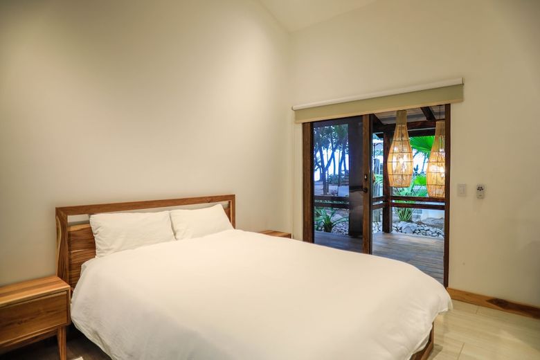 Hotel Nekaui Beachfront Villa 2 - Experience Nature