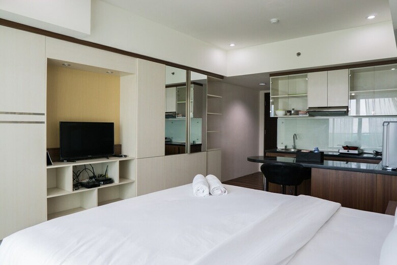 City View Studio Apartment At Tamansari La Grande