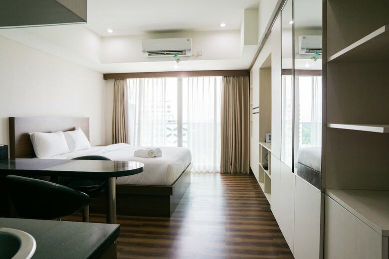 City View Studio Apartment At Tamansari La Grande