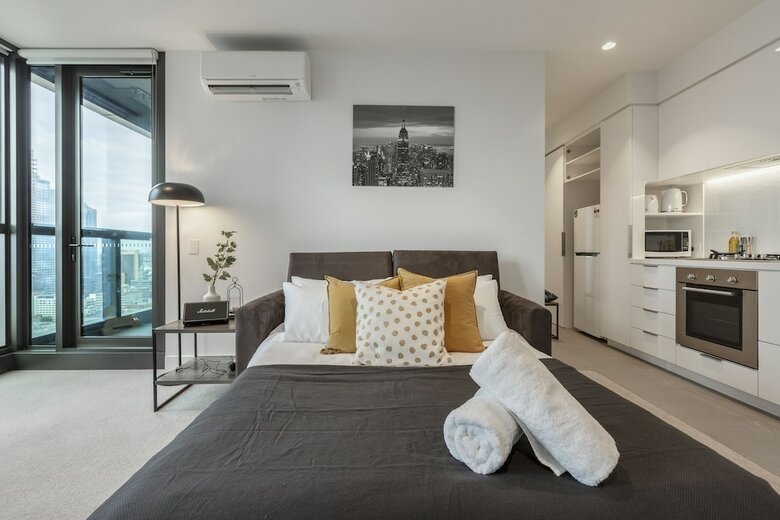 Trendy Melbourne 2 Bedroom Apartment By Bnb Pro