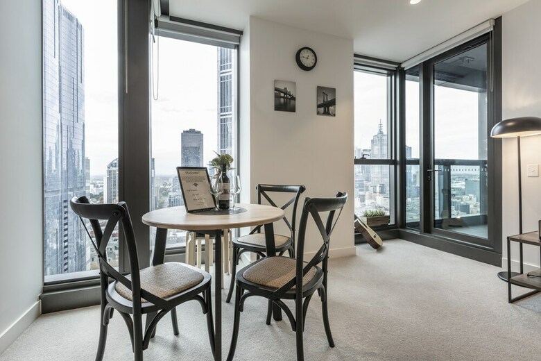 Trendy Melbourne 2 Bedroom Apartment By Bnb Pro