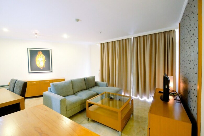 Modern Contemporer 2br Beverly Tower Apartment