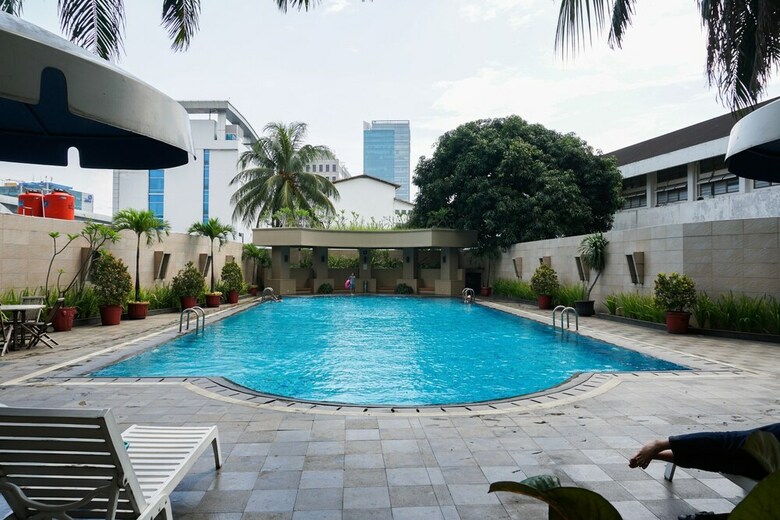 Modern Contemporer 2br Beverly Tower Apartment