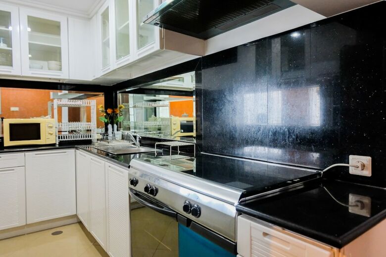 Spacious 2br Park Royale Apartment