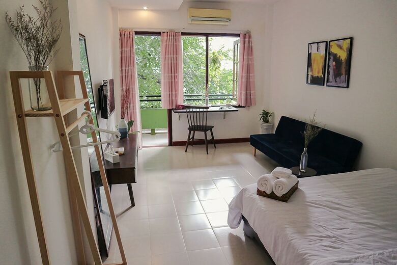 Hotel The Downtown Homestay