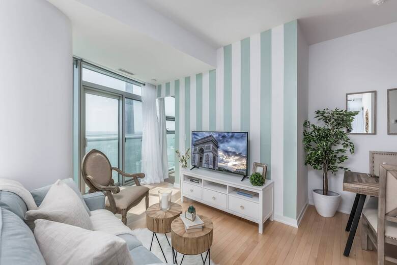 Elegant Condo With Stunning Lake & Views