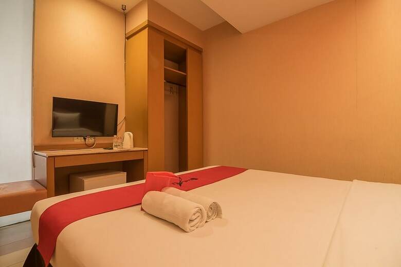 Hotel Reddoorz Plus @ Cipaganti Street 3