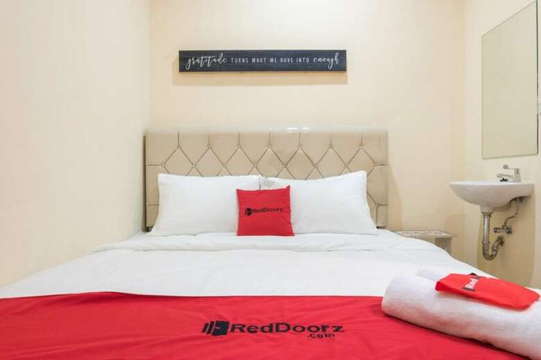 Hotel Reddoorz @ Tebet Barat 2