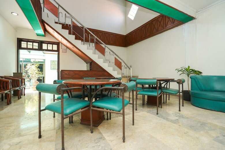 Hostal Oyo 1225 Hotel Dibino