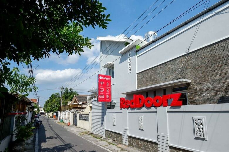 Hotel Reddoorz Near Solo Square 3