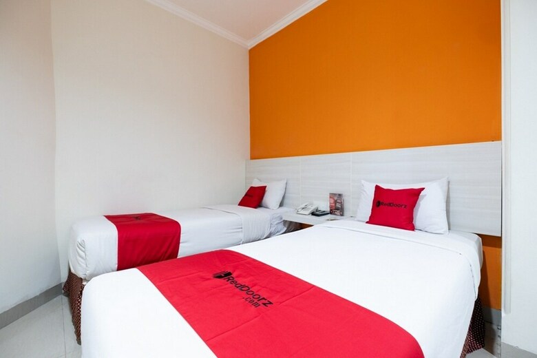 Reddoorz Plus @ The Alden Hotel