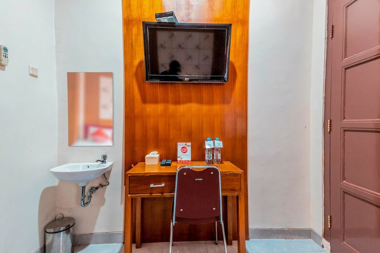 Hostal Oyo 1211 Graha Technopark Hotel