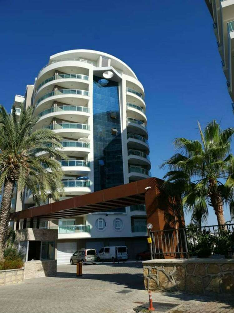 Apartamentos Crown City