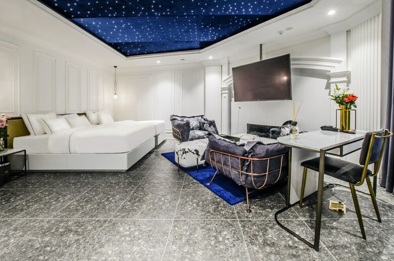 Hotel The Castle Sincheon