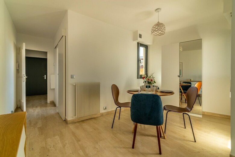 Apartamento Cozy Studio With Balcony, AC And Parking