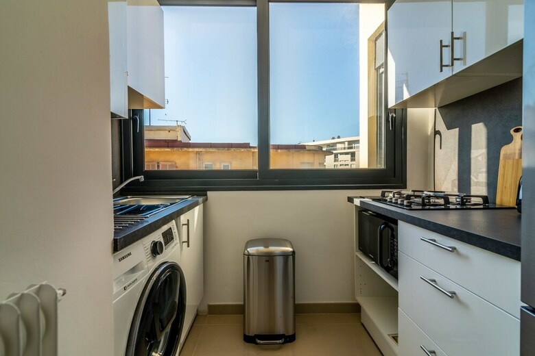 Apartamento Cozy Studio With Balcony, AC And Parking