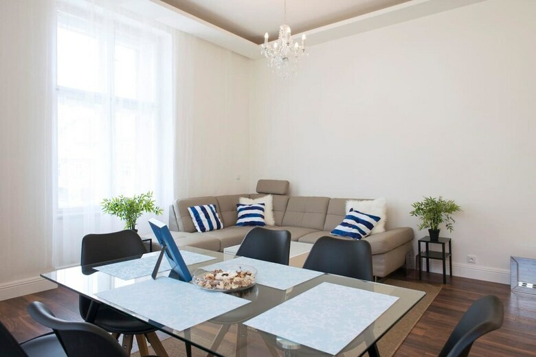 Luxury Two Bedroom Apartment With Two Bathrooms In Karlin