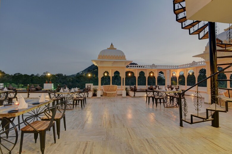 Hotel Janak Vilas