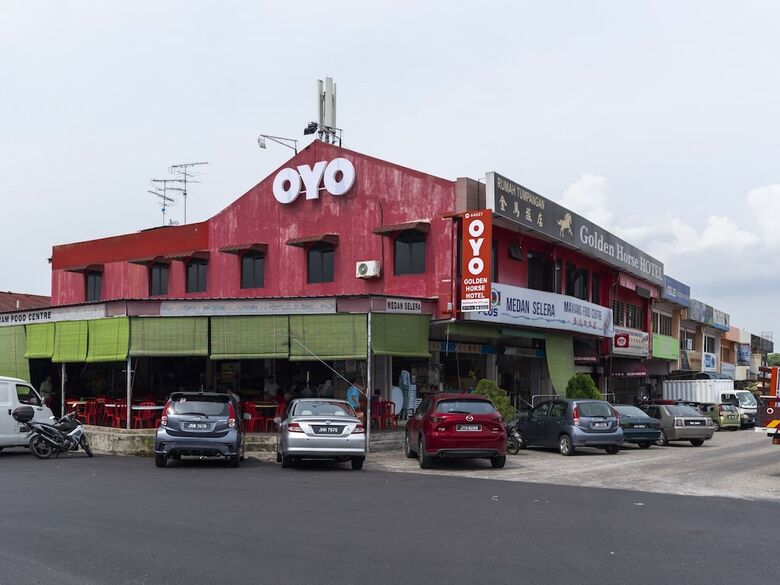 Oyo 44027 Golden Horse Hotel