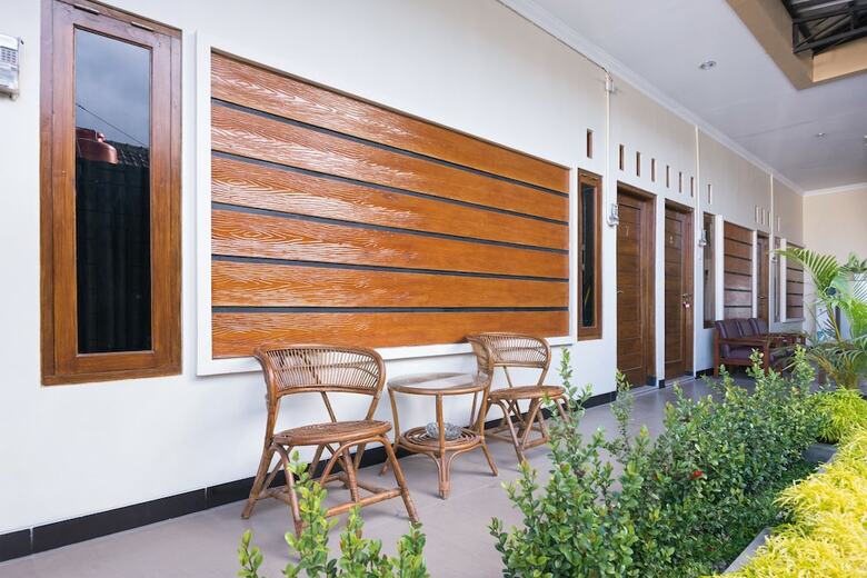 Hostal Oyo 1226 Al Abror Homestay