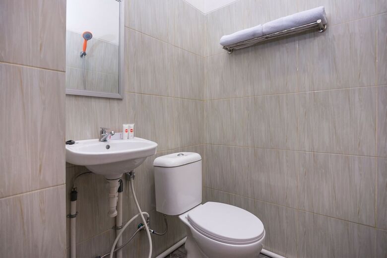 Hostal Oyo 1226 Al Abror Homestay