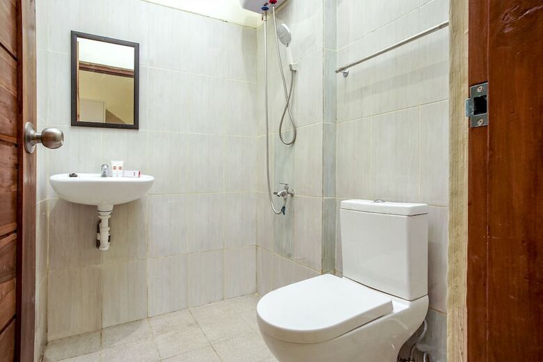 Hostal Oyo 1241 Eirini Family Homestay