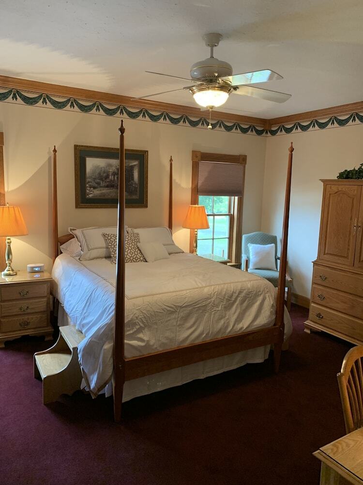 Bed & Breakfast Biddle Point Inn & Event Venue