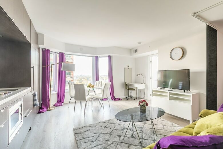 Simply Comfort Charming Yorkville Condos