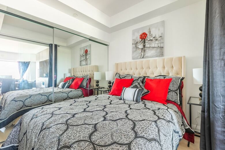 Simply Comfort Charming Yorkville Condos