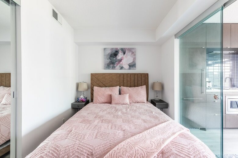 Simply Comfort Charming Yorkville Condos