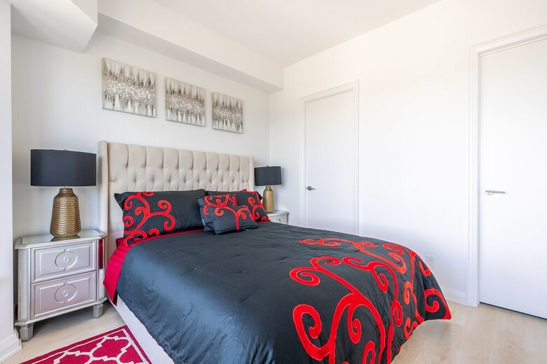 Simply Comfort Charming Yorkville Condos