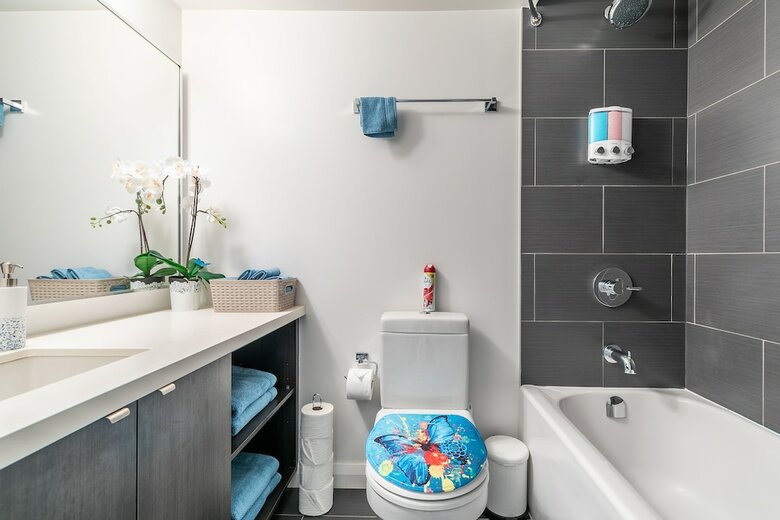 Simply Comfort Charming Yorkville Condos