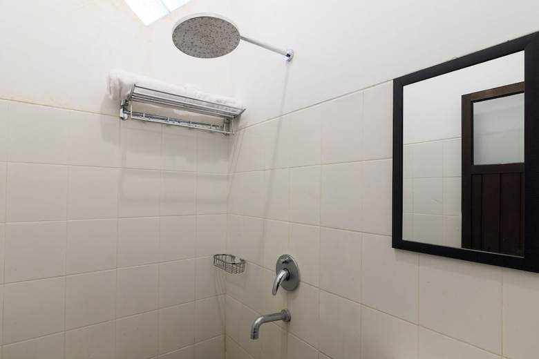 Hostal Oyo 1242 Penginapan Rb Syariah