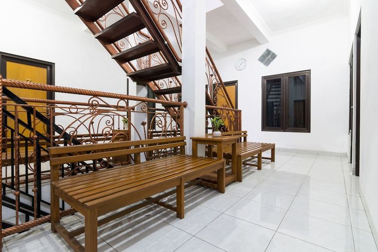 Hostal Oyo 1242 Penginapan Rb Syariah