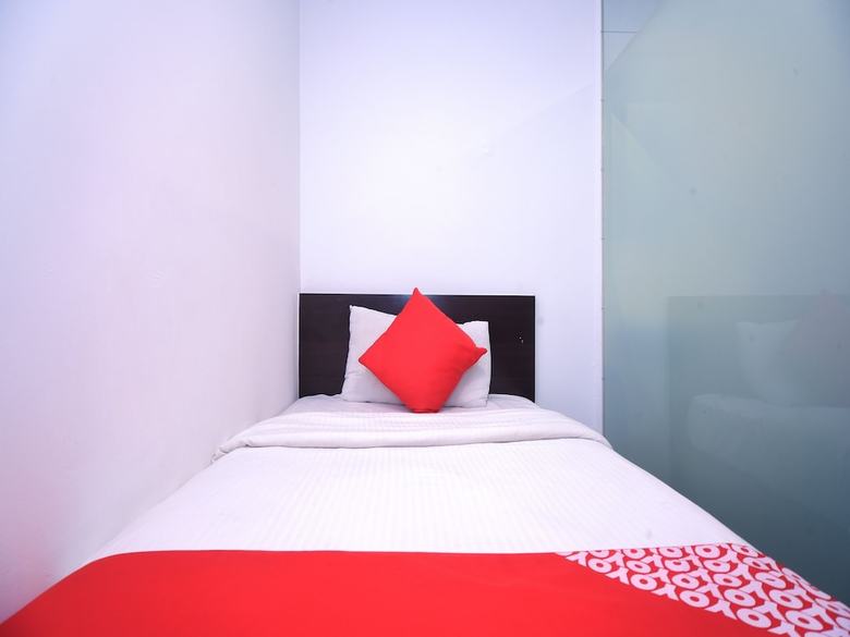 Oyo 44052 Seven Hotel