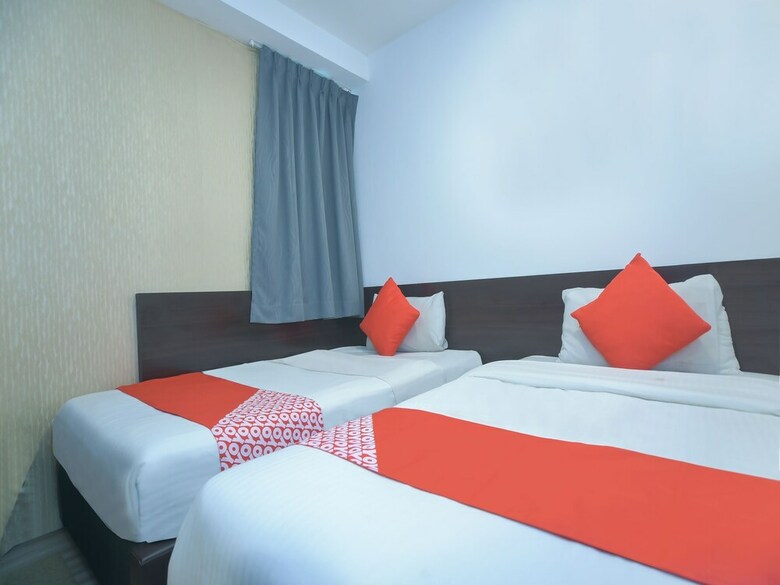 Oyo 44052 Seven Hotel