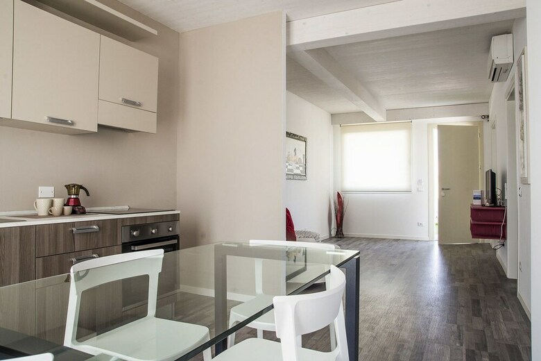 Hotel Home Suites Home