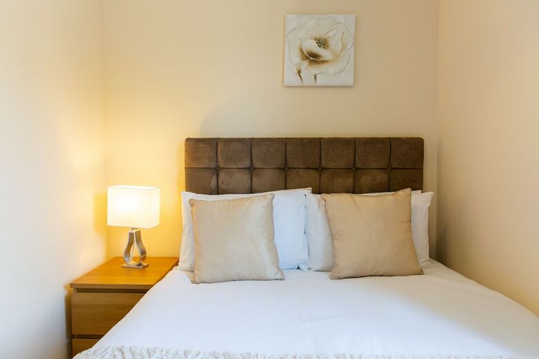 Velvet 2-bed Apartment Stewart Place - Ware