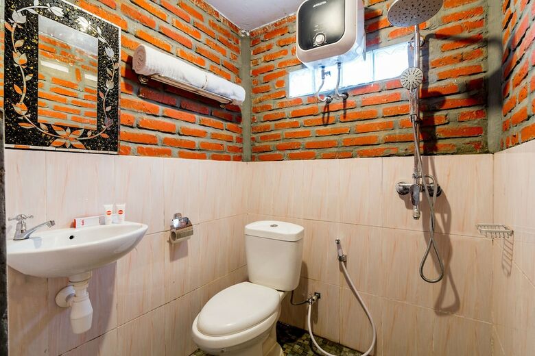 Hostal Oyo 1304 Roemah Gladak Kebon Sidoluhur