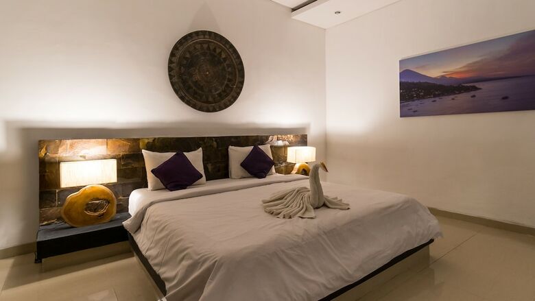 Villa Private 7 Bedroom Near Seminyak