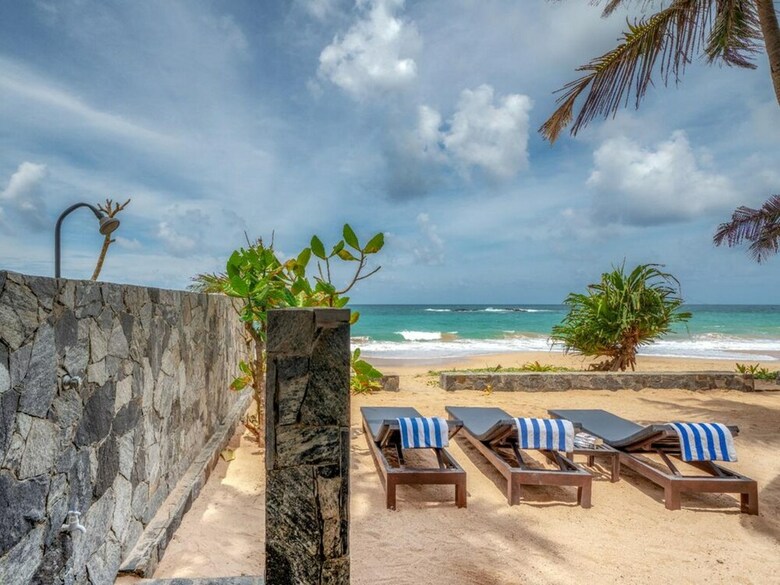 Hotel Blue Parrot Beach Villa
