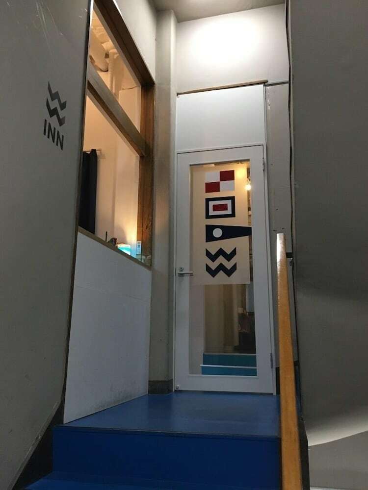 Hostal Wharf Inn - Hostel