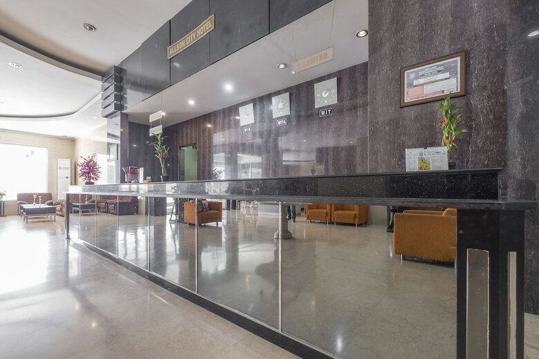Oyo 1081 Allson City Hotel Makassar